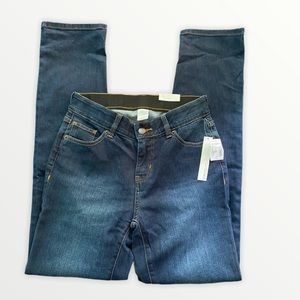 NWT Women Signature Fit Straight Jeans